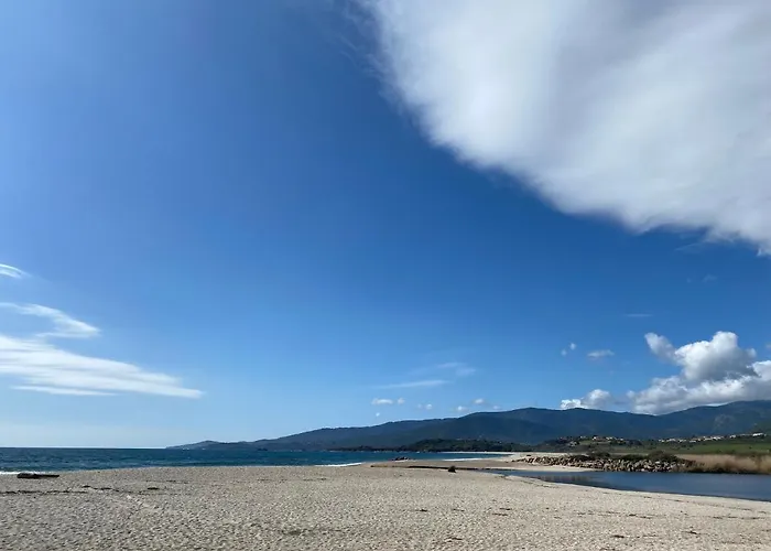 Strada Di A Cuma 公寓